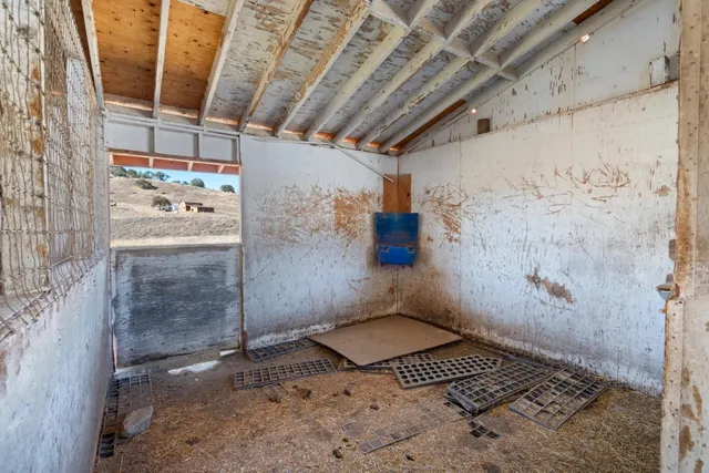 $720,000 | 20101 Panoche Road, Paicines, CA 95043