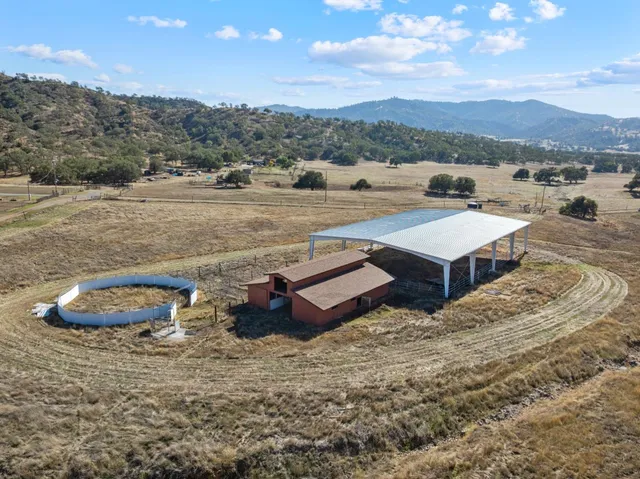 $720,000 | 20101 Panoche Road, Paicines, CA 95043
