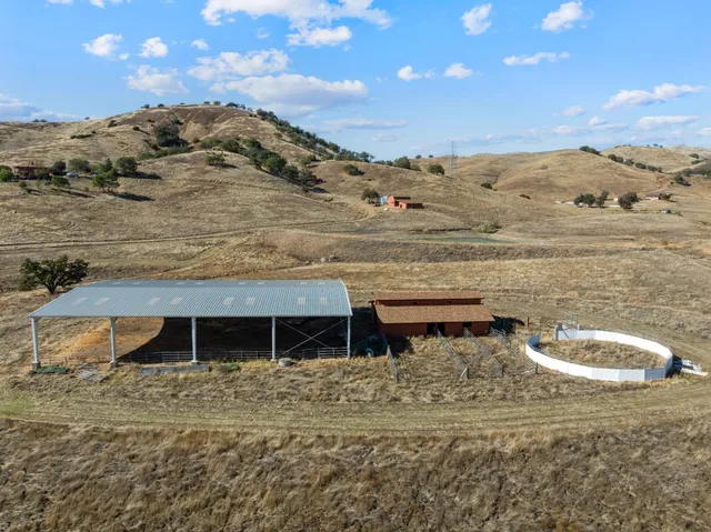 $720,000 | 20101 Panoche Road, Paicines, CA 95043