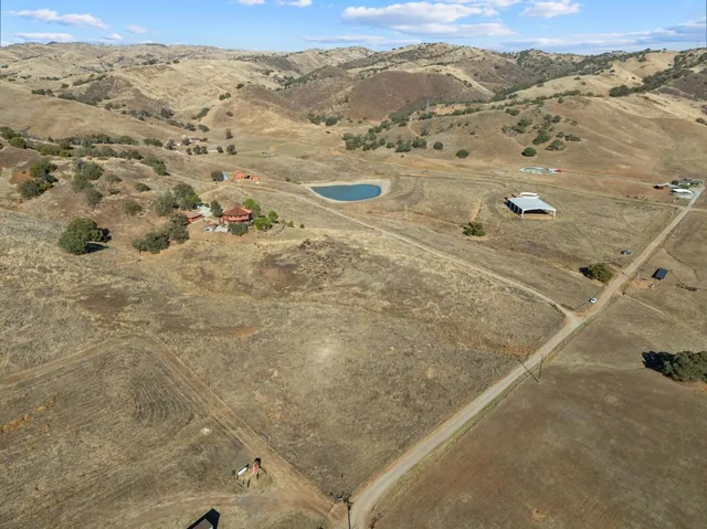 $720,000 | 20101 Panoche Road, Paicines, CA 95043