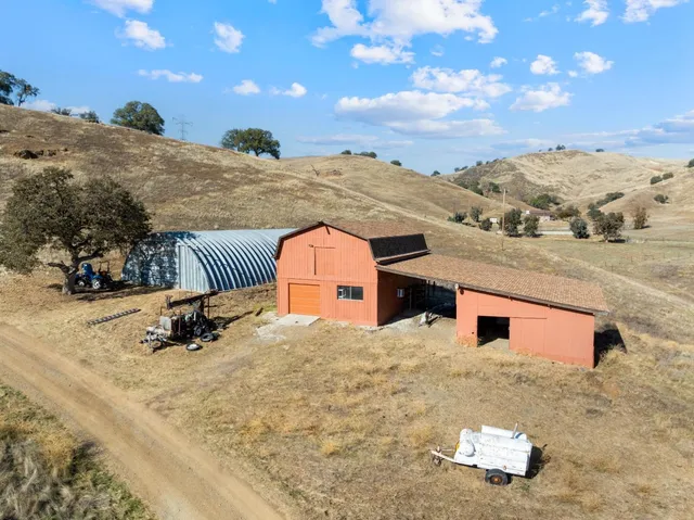 $720,000 | 20101 Panoche Road, Paicines, CA 95043