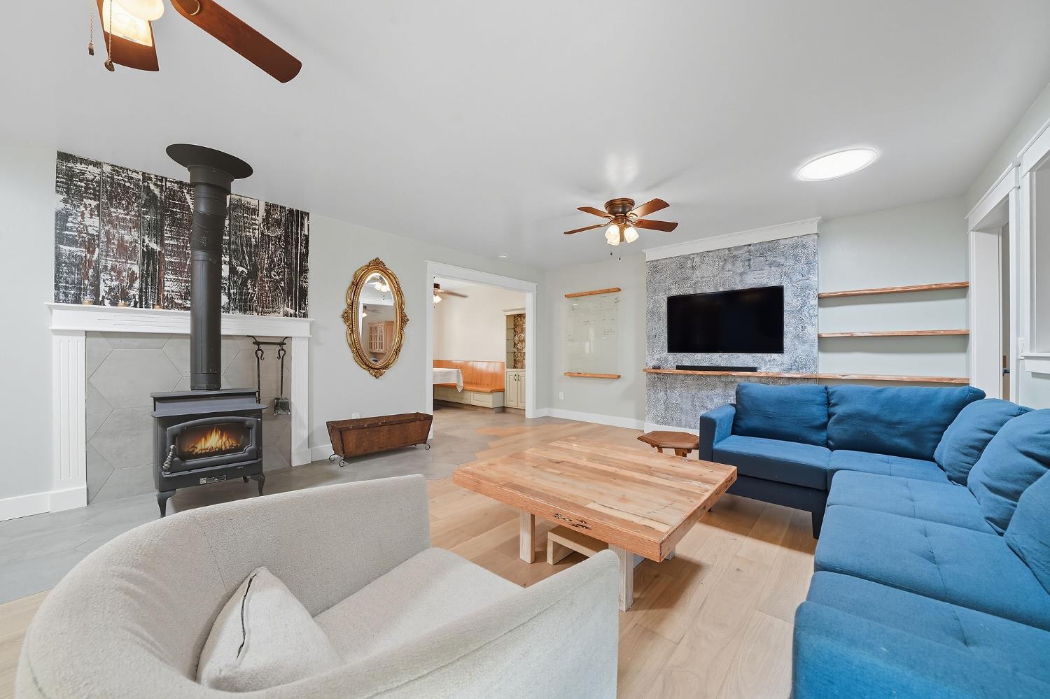 2988 Spring Hill Road San Andreas, CA 95249 - Photo 14 of 95 a living room with furniture and a flat screen tv