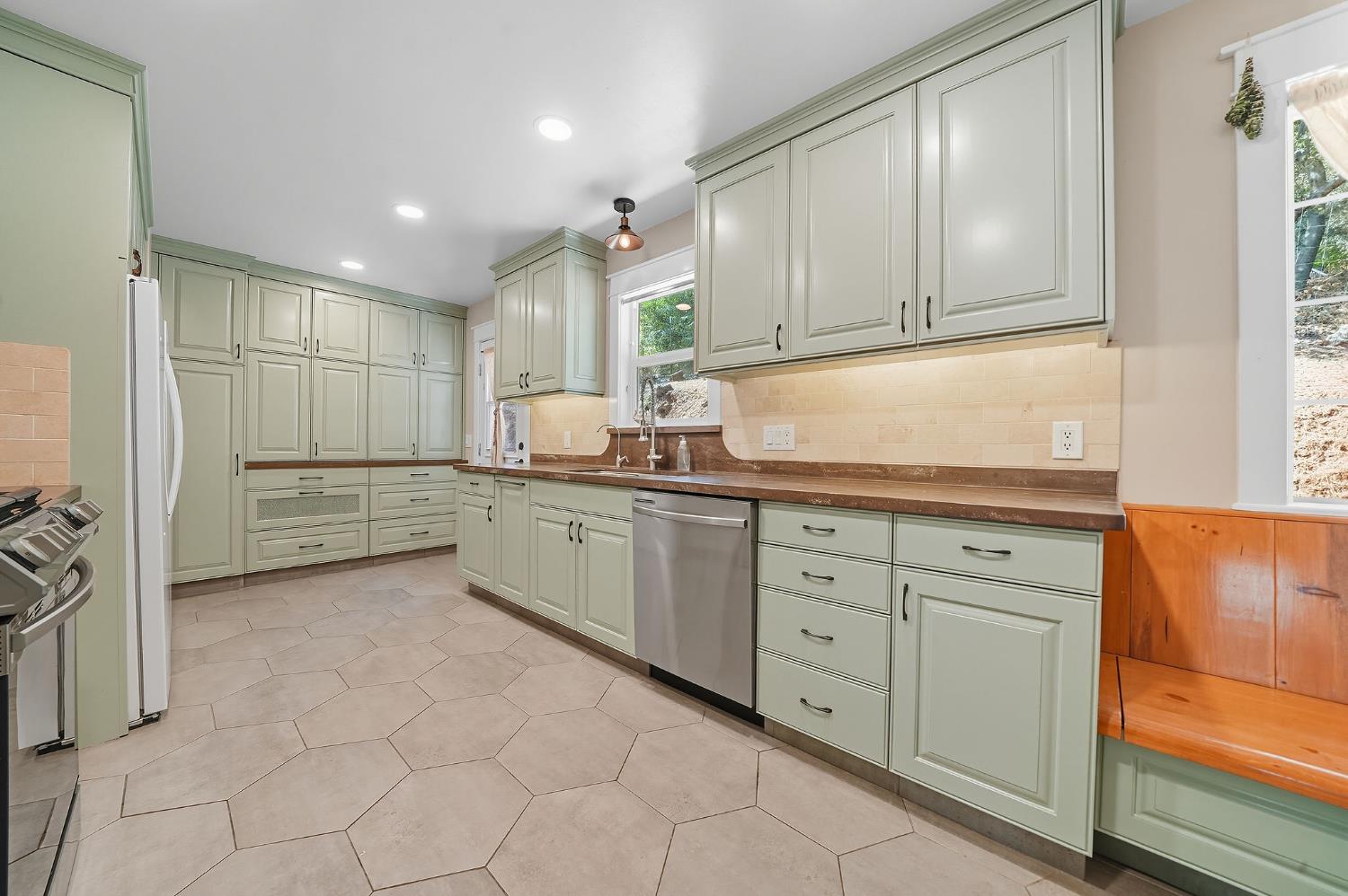 2988 Spring Hill Road San Andreas, CA 95249 - Photo 19 of 95