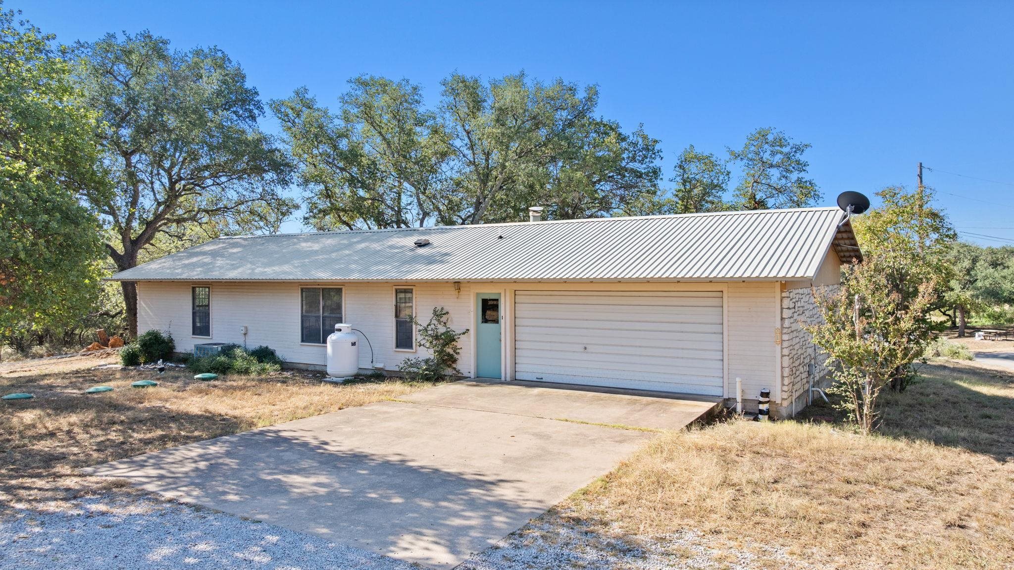 139 Pecan Road Marble Falls, TX 78654 - Photo 2 of 30