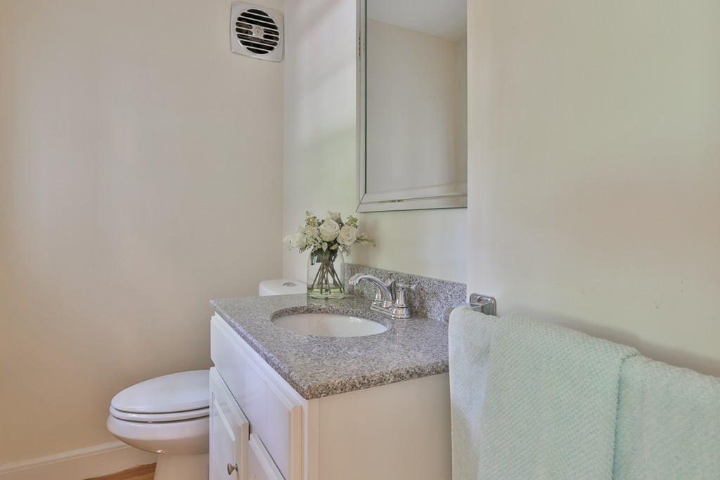 18 Outlook Road Wakefield, MA 01880 - Photo 18 of 30 Gallery Image 18