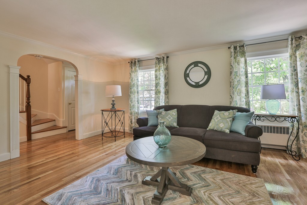 18 Outlook Road Wakefield, MA 01880 - Photo 3 of 30 Gallery Image 3