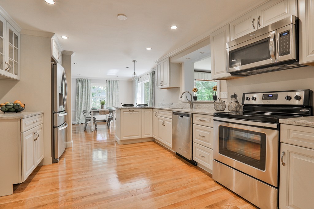 18 Outlook Road Wakefield, MA 01880 - Photo 8 of 30 Gallery Image 8