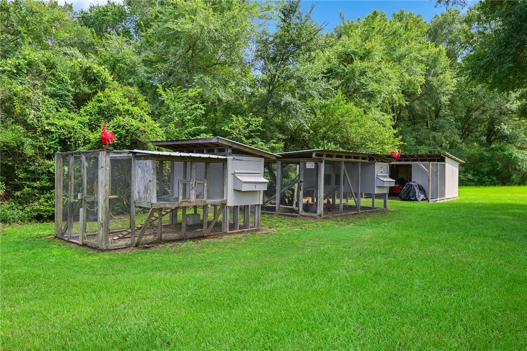 18964 Old Bundick Road Bryan, TX 77808 - Photo 22 of 32 Chicken coops