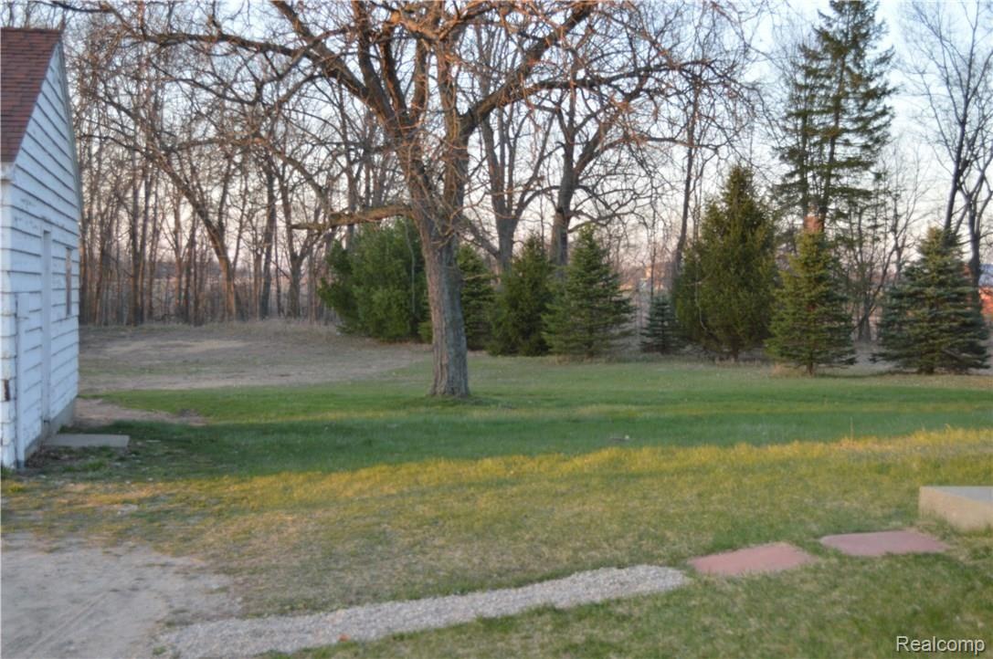 12472 Silver Lake Road Byron, MI 48418 - Photo 20 of 20 DSC_0325.JPG