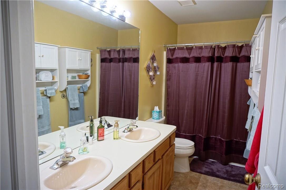 424 Ivy Wood Court Rochester, MI 48307 - Photo 16 of 27 DSC00158.JPG