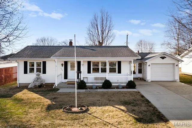 $170,000 | 228 Charles Street, Red Bud, IL 62278