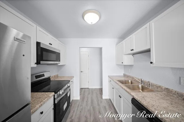 $2,000 | 1051 Abbey Court, Unit 1, Holland, MI 49423