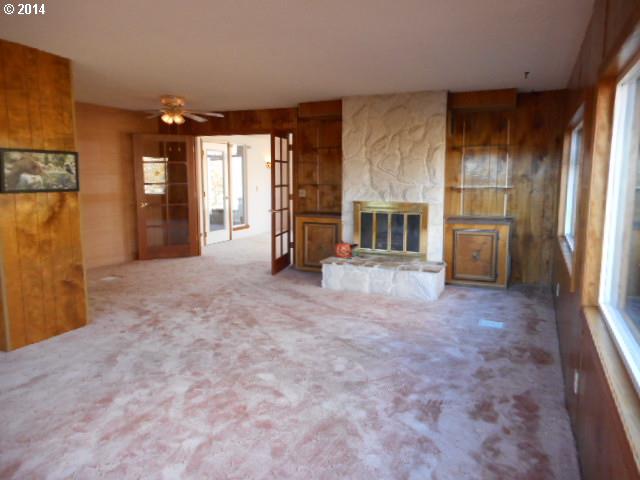 46242 Pocahontas Road Haines, OR 97833 - Photo 5 of 16 Living Room
