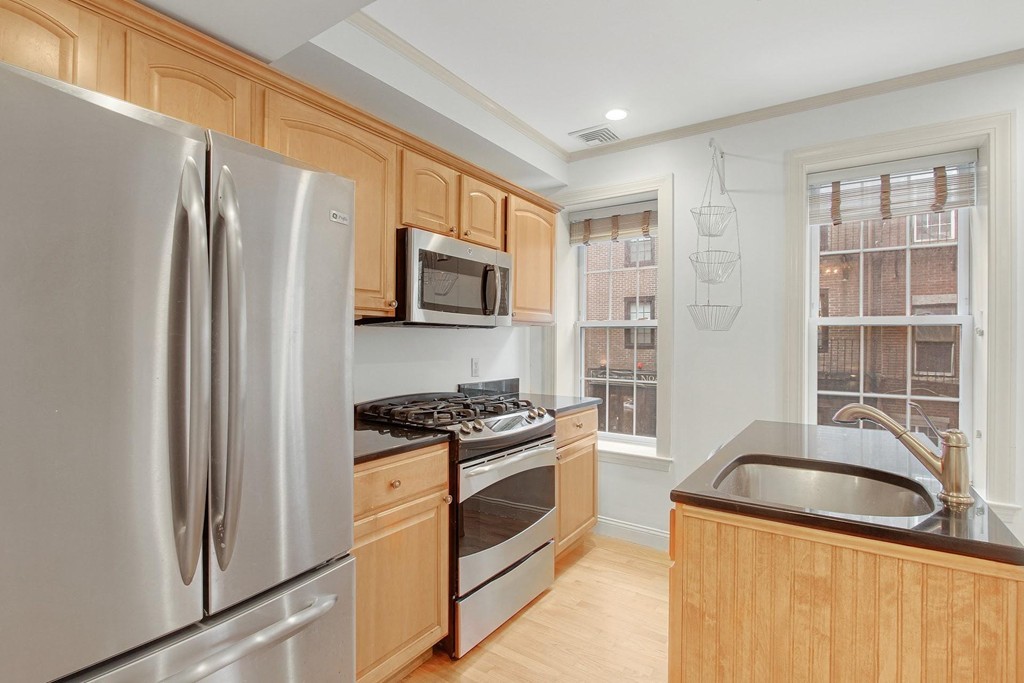 37 Fleet Street, Unit 2 Boston, MA 02109 - Photo 1 of 10