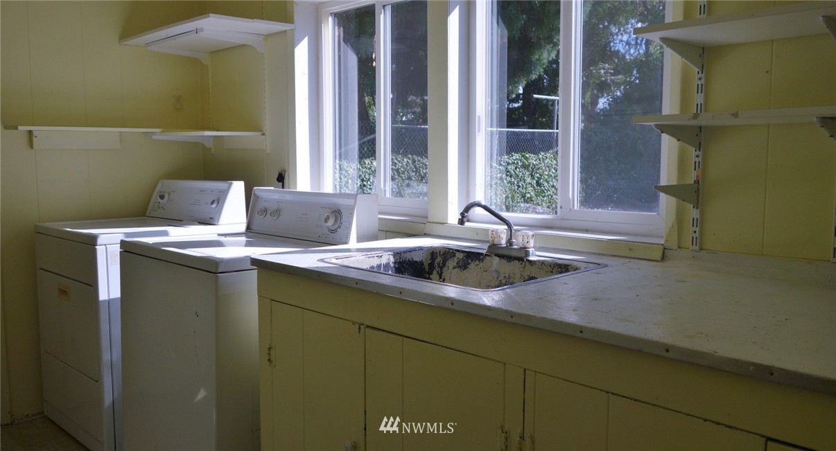 2215 Northeast 7th Street Renton, WA 98056 - Photo 11 of 23