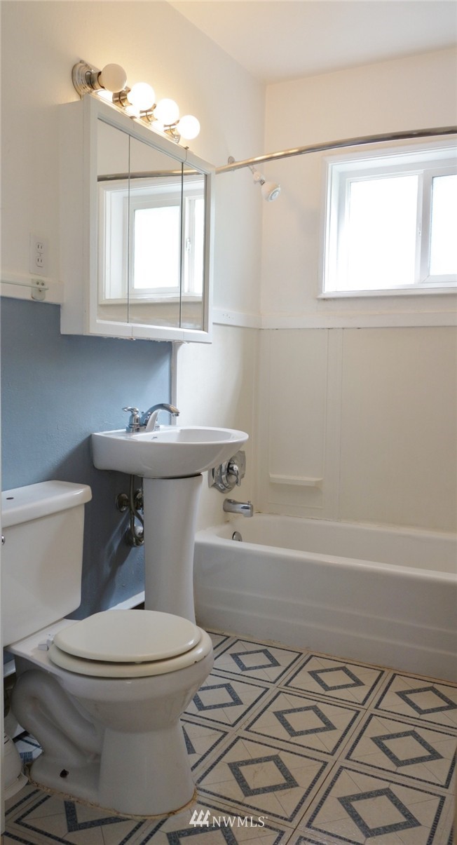2215 Northeast 7th Street Renton, WA 98056 - Photo 14 of 23