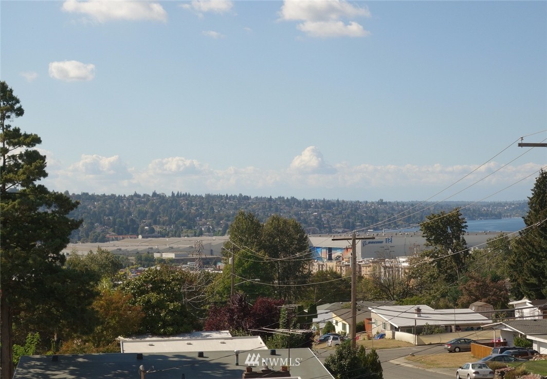 2215 Northeast 7th Street Renton, WA 98056 - Photo 3 of 23