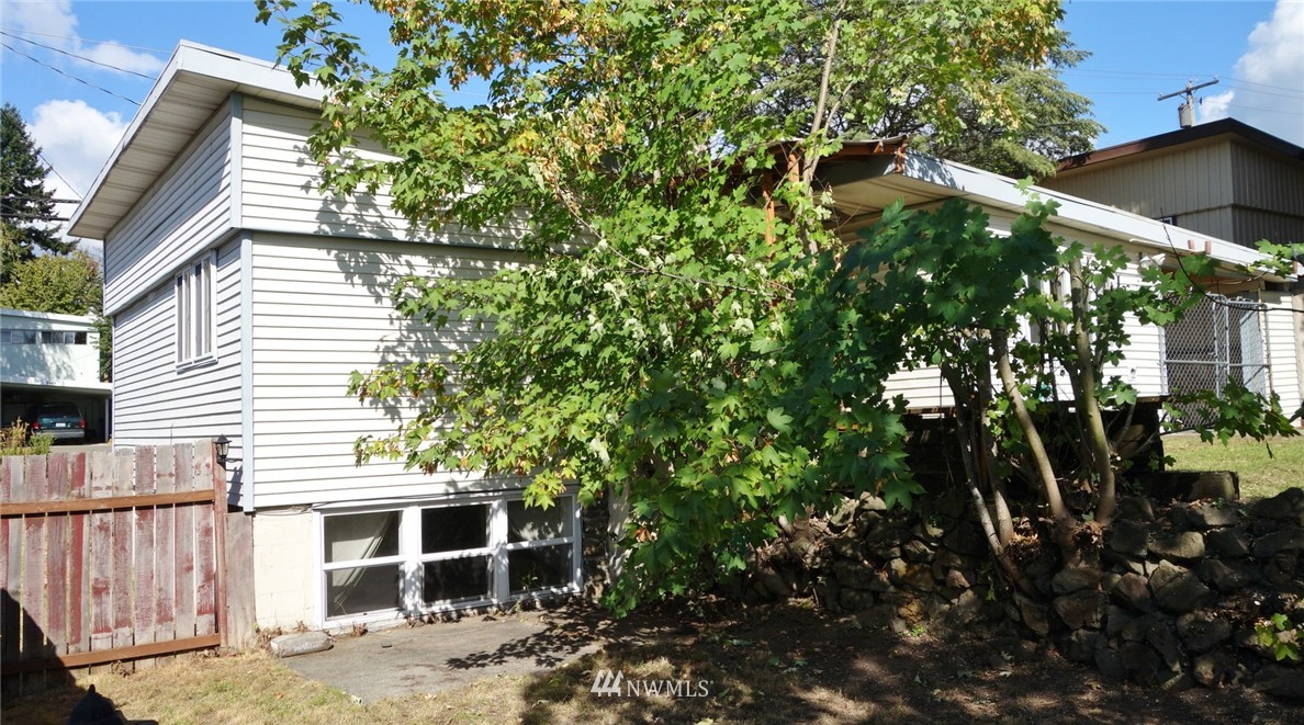 2215 Northeast 7th Street Renton, WA 98056 - Photo 21 of 23