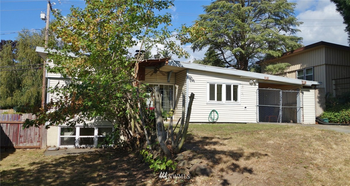 2215 Northeast 7th Street Renton, WA 98056 - Photo 4 of 23