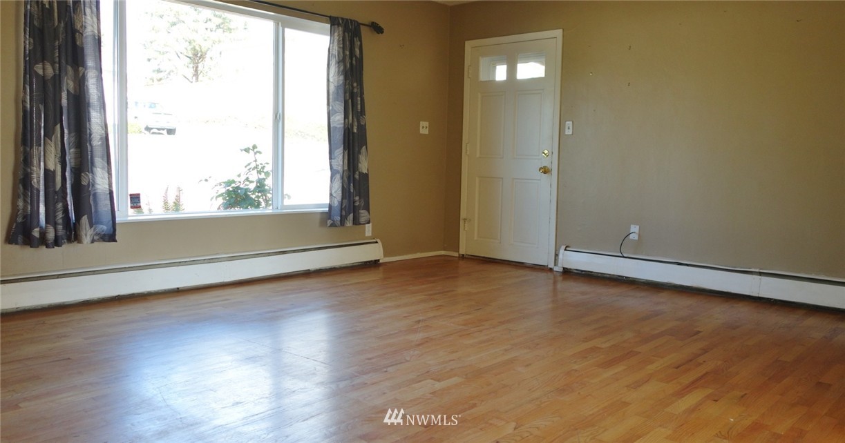 2215 Northeast 7th Street Renton, WA 98056 - Photo 5 of 23