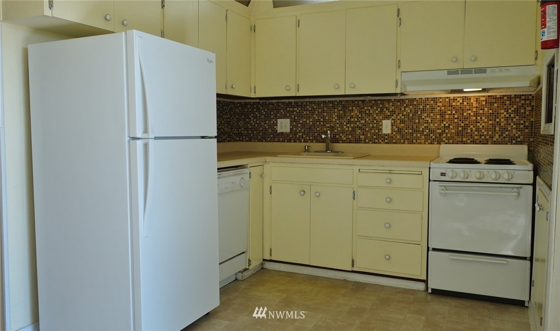 2215 Northeast 7th Street Renton, WA 98056 - Photo 10 of 23