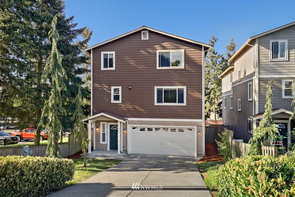 617 Southwest 4th Place Renton, WA 98057 - Photo 1 of 30