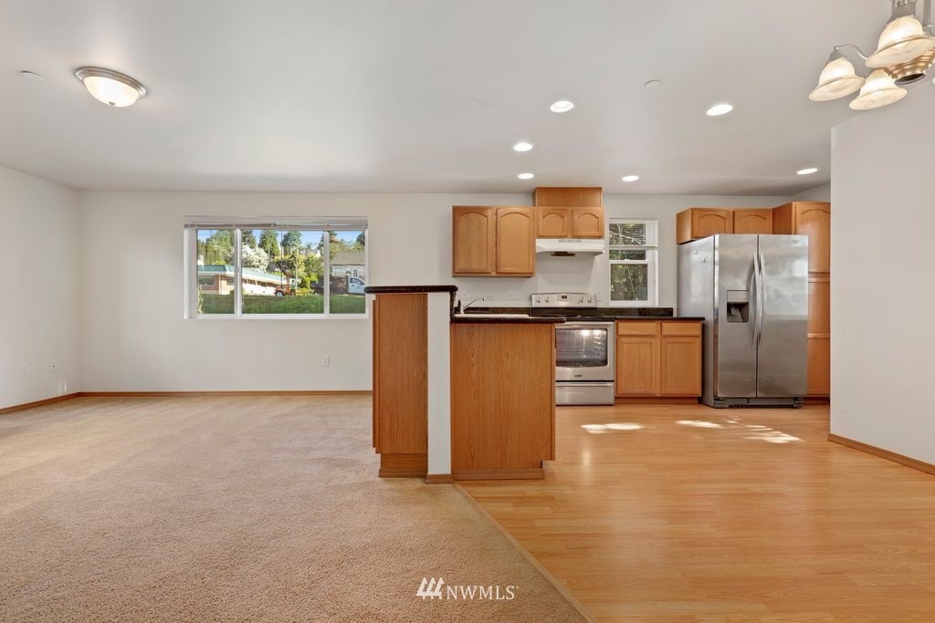 617 Southwest 4th Place Renton, WA 98057 - Photo 11 of 30