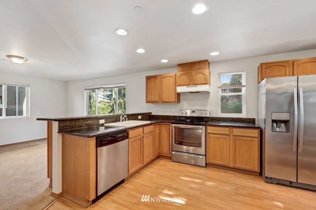 617 Southwest 4th Place Renton, WA 98057 - Photo 6 of 30