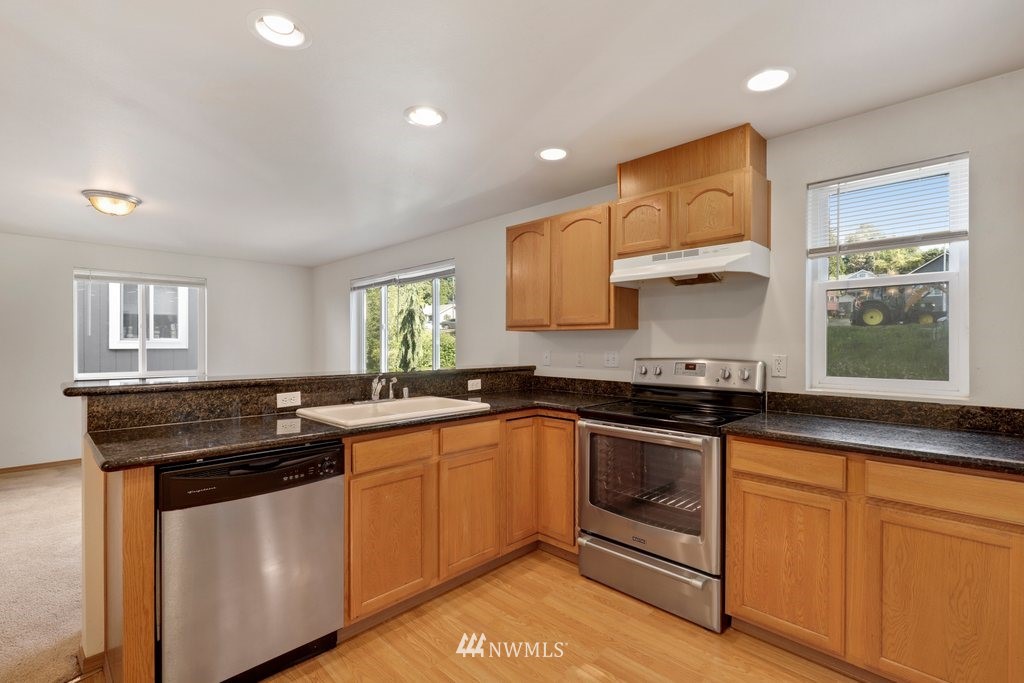 617 Southwest 4th Place Renton, WA 98057 - Photo 7 of 30