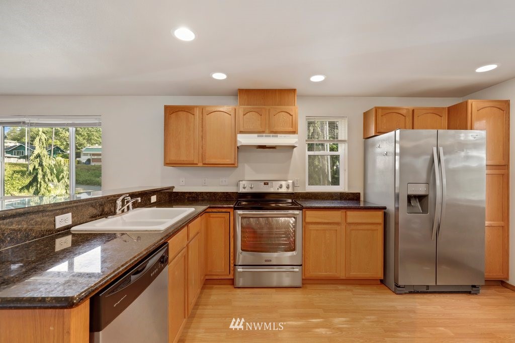 617 Southwest 4th Place Renton, WA 98057 - Photo 8 of 30