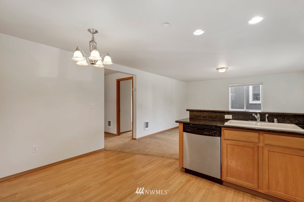 617 Southwest 4th Place Renton, WA 98057 - Photo 9 of 30