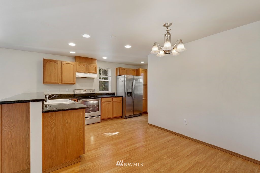 617 Southwest 4th Place Renton, WA 98057 - Photo 10 of 30