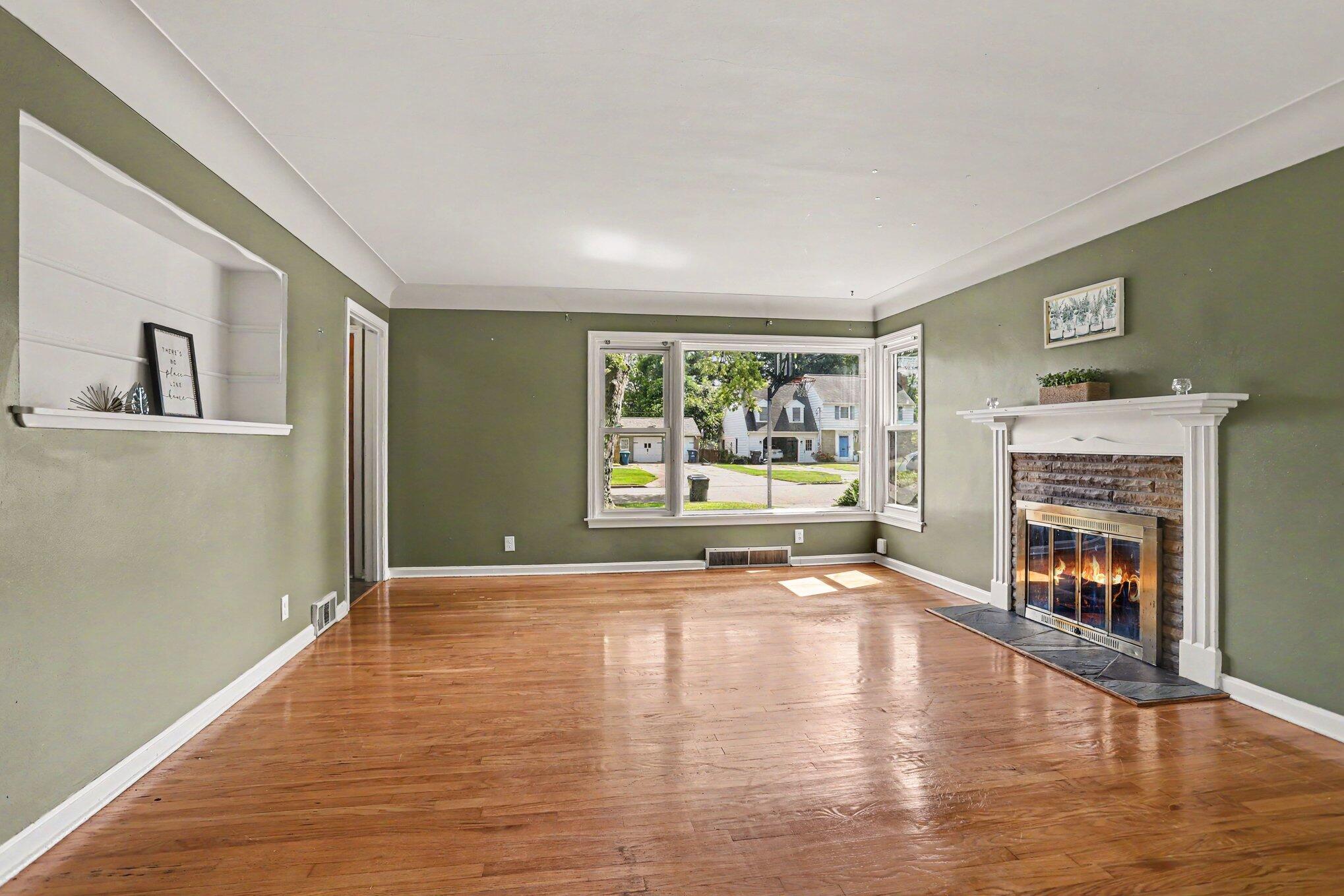 1835 Banbury Road Kalamazoo, MI 49001 - Photo 4 of 27 004_file_1154