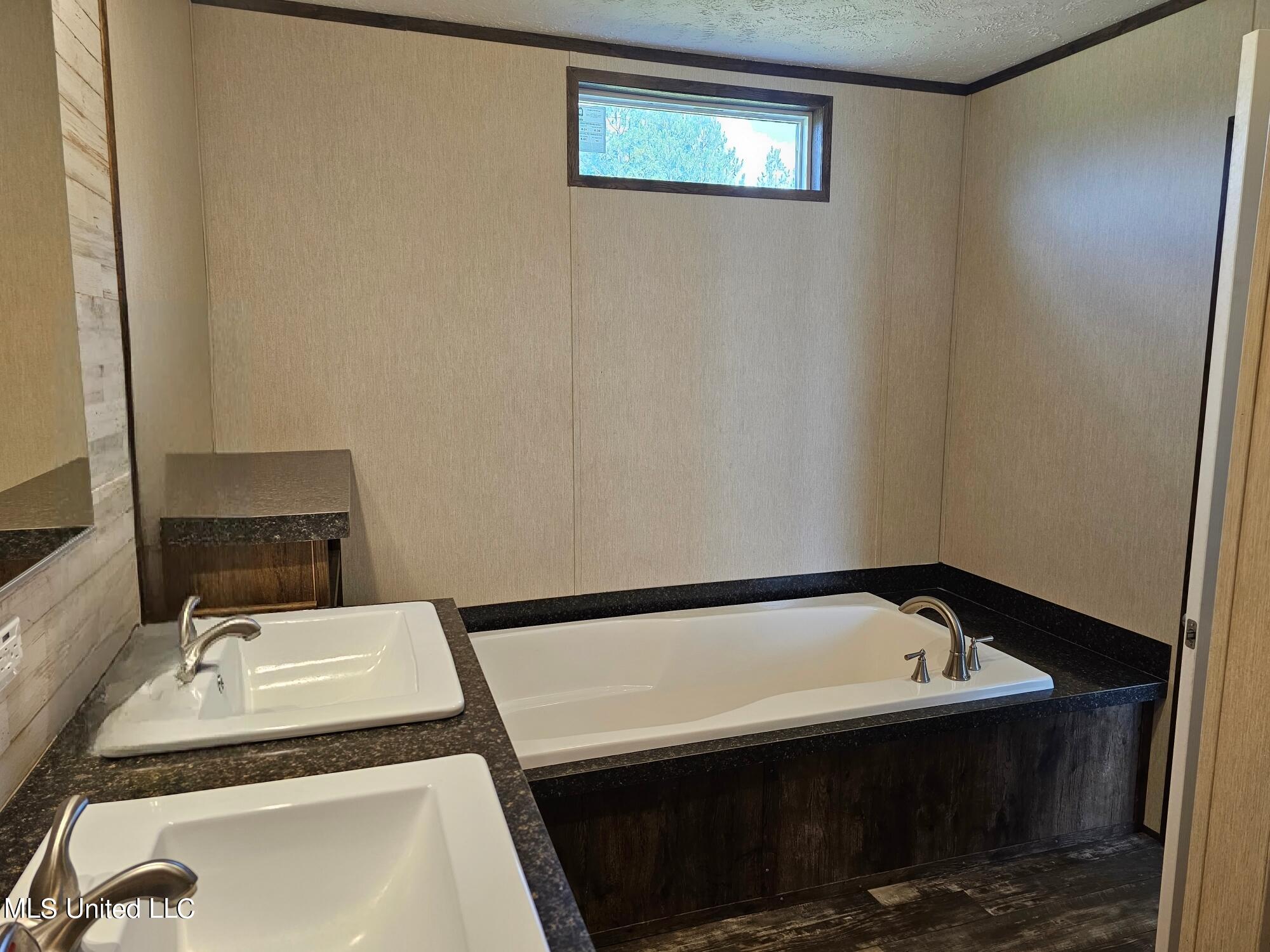 22401 Mercedes Road Gulfport, MS 39503 - Photo 14 of 20 Master Bath