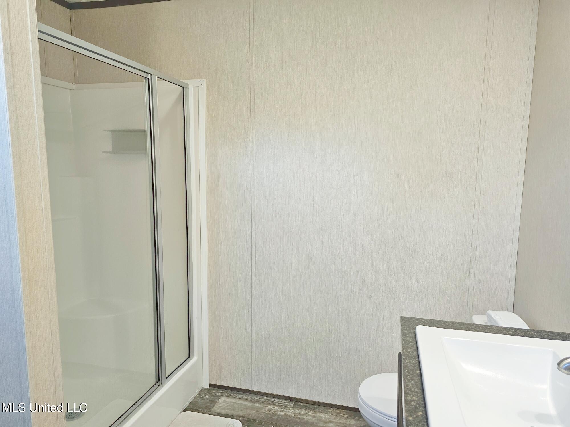 22401 Mercedes Road Gulfport, MS 39503 - Photo 16 of 20 Master Bath