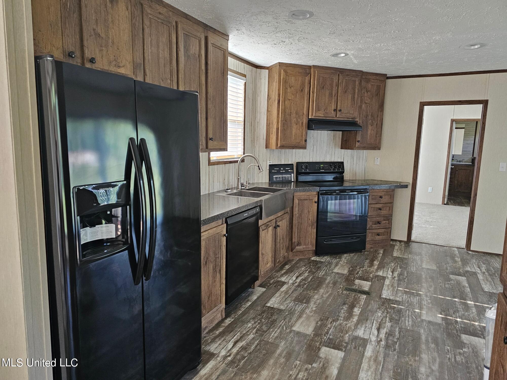 22401 Mercedes Road Gulfport, MS 39503 - Photo 8 of 20 Kitchen