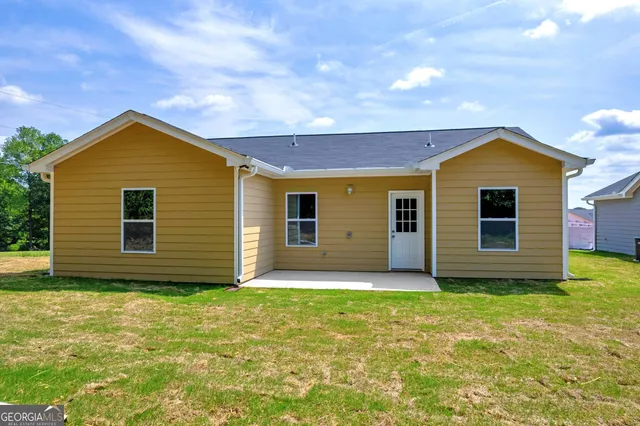 a view of front of house with entertaining space