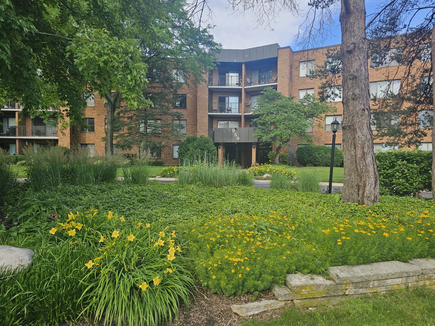 950 East Wilmette Road, Unit 401 Palatine, IL 60074 - Photo 1 of 7