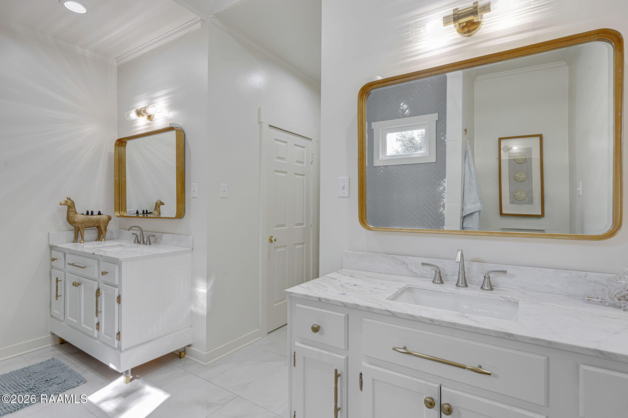 8923 West Congress Street Duson, LA 70529 - Photo 17 of 28 Dual Vanities