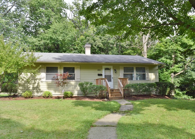 221 Tilton Park Drive DeKalb, IL 60115 - Photo 2 of 15