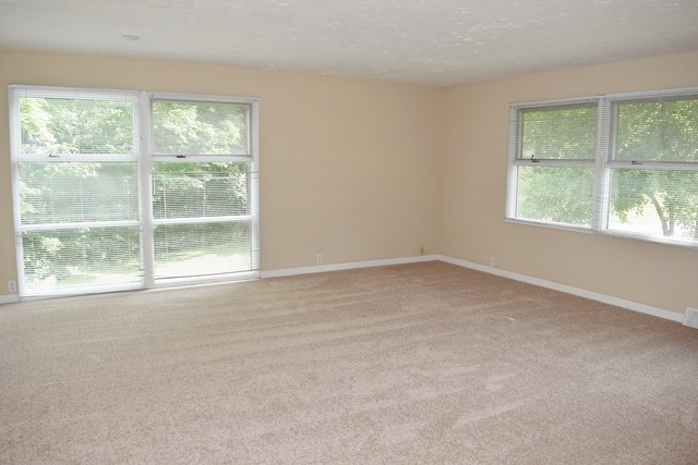 221 Tilton Park Drive DeKalb, IL 60115 - Photo 3 of 15