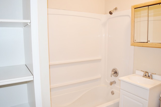 221 Tilton Park Drive DeKalb, IL 60115 - Photo 10 of 15