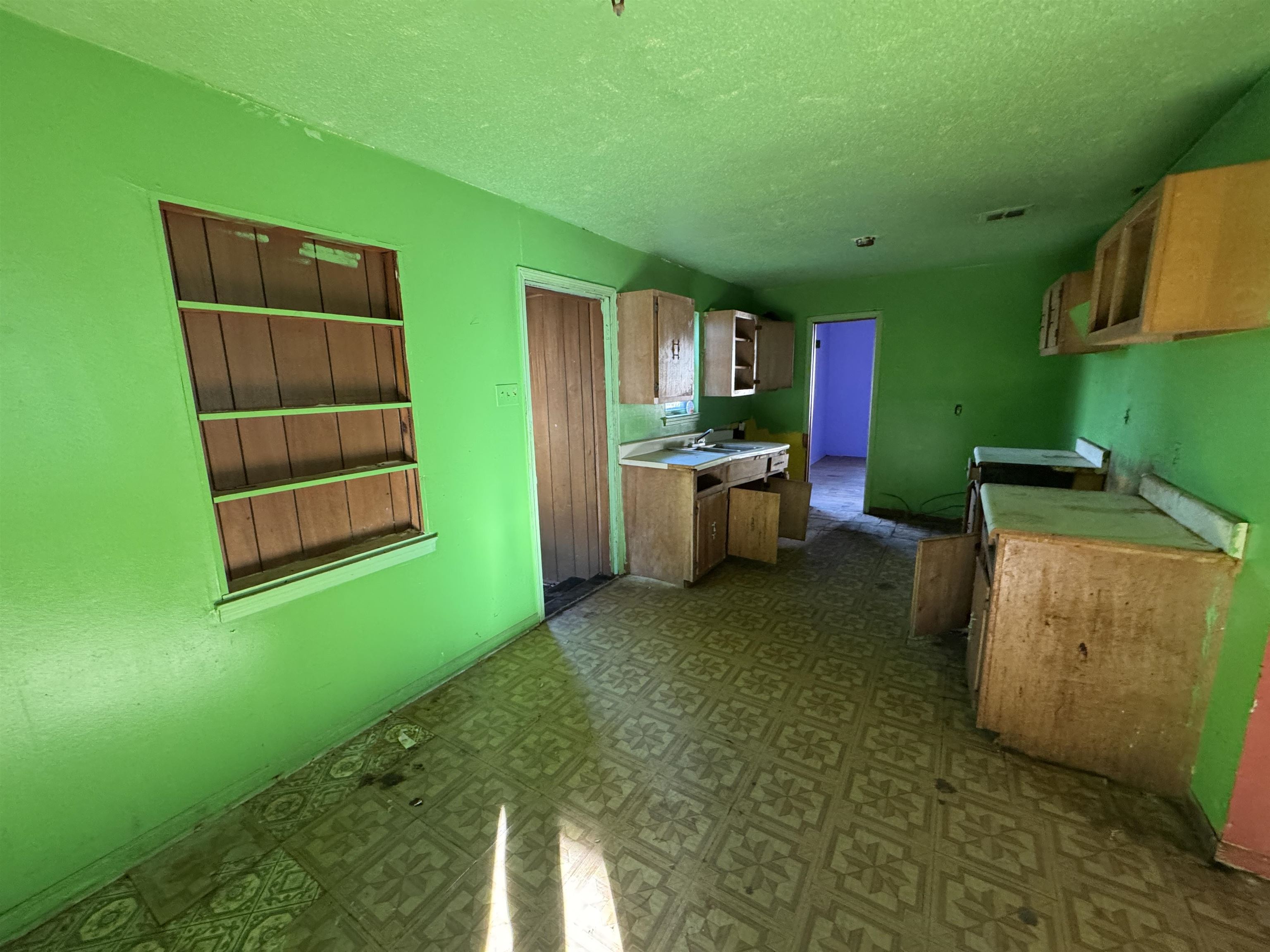 1640 Buxton Road Memphis, TN 38116 - Photo 4 of 16 Kitchen featuring a textured ceiling