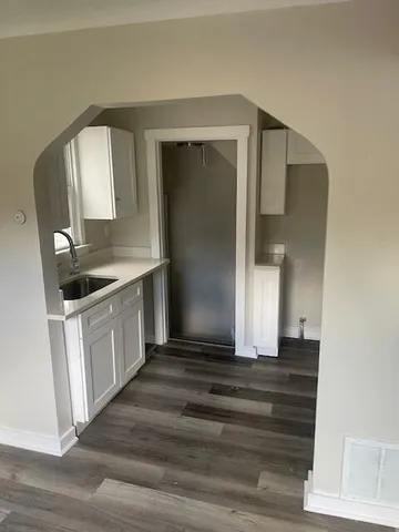 $1,200 | 11798 Outer Drive West, Detroit, MI 48223