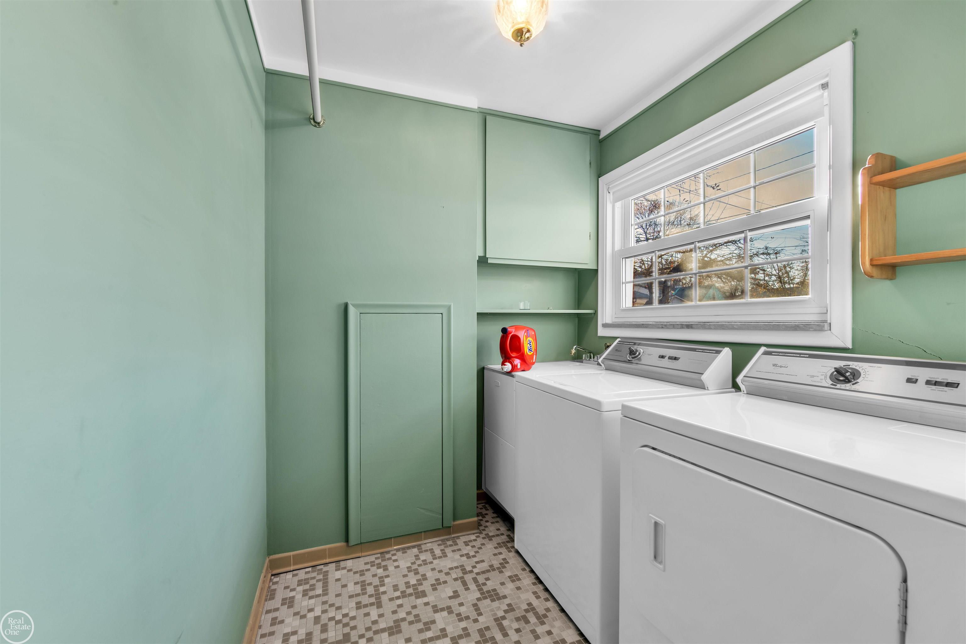 2079 Hampton Road Grosse Pointe, MI 48236 - Photo 7 of 39 50127742-6.JPG