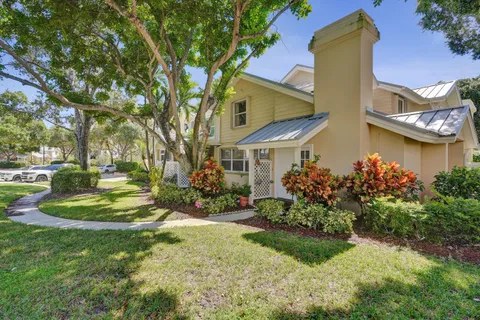 $369,900 | 2401 Amherst Court, Boynton Beach, FL 33436