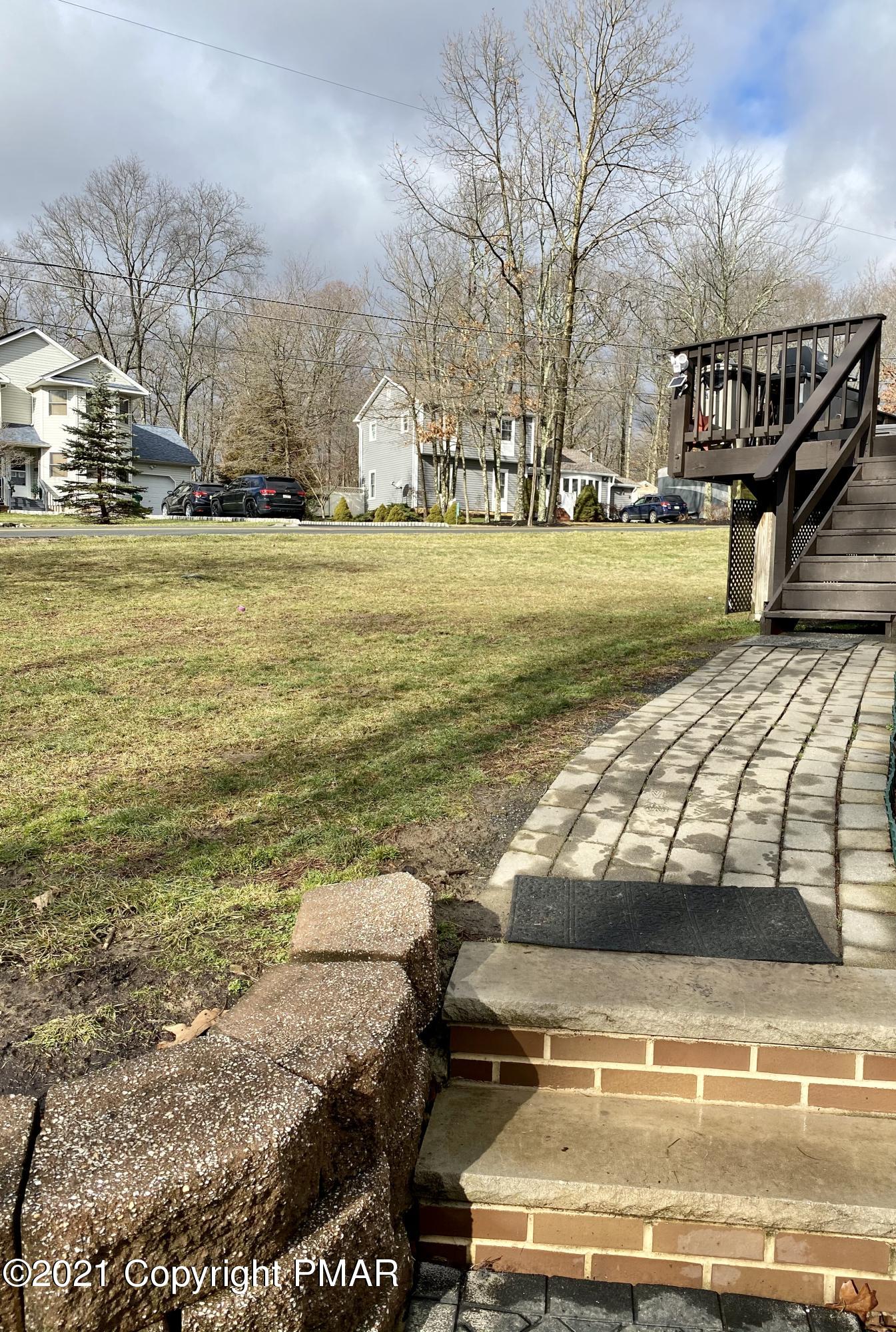 2192 Walnut Trail Bushkill, PA 18324 - Photo 4 of 23 038784B3-22DA-4F2B-8835-E62903C295BD