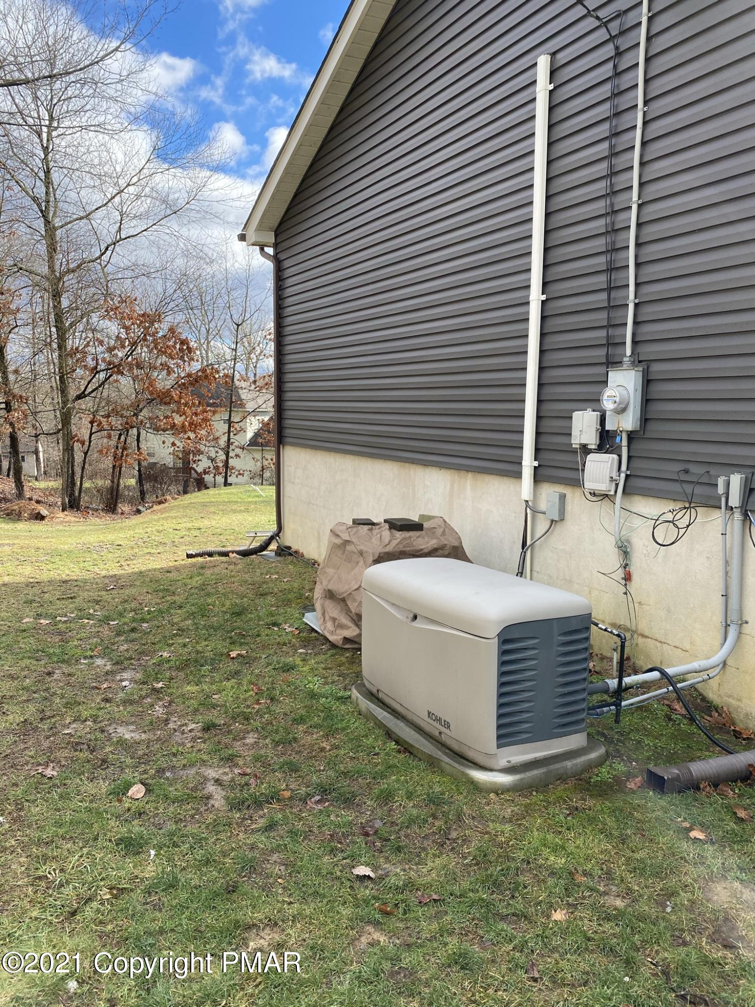 2192 Walnut Trail Bushkill, PA 18324 - Photo 5 of 23 639ADFAA-3828-4124-B913-67C314632F3F