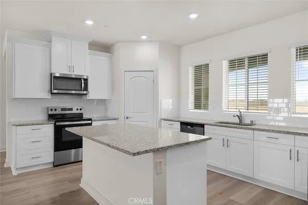 $706,900 | 14550 Indigo Street, Apple Valley, CA 92307