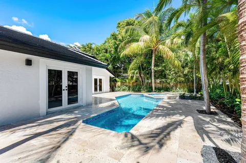 a view of a house with a backyard